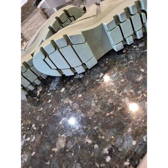 NWOT Women's Universal Thread Khaki Color Chunky Combat style boots Size 10 - Picture 3 of 3